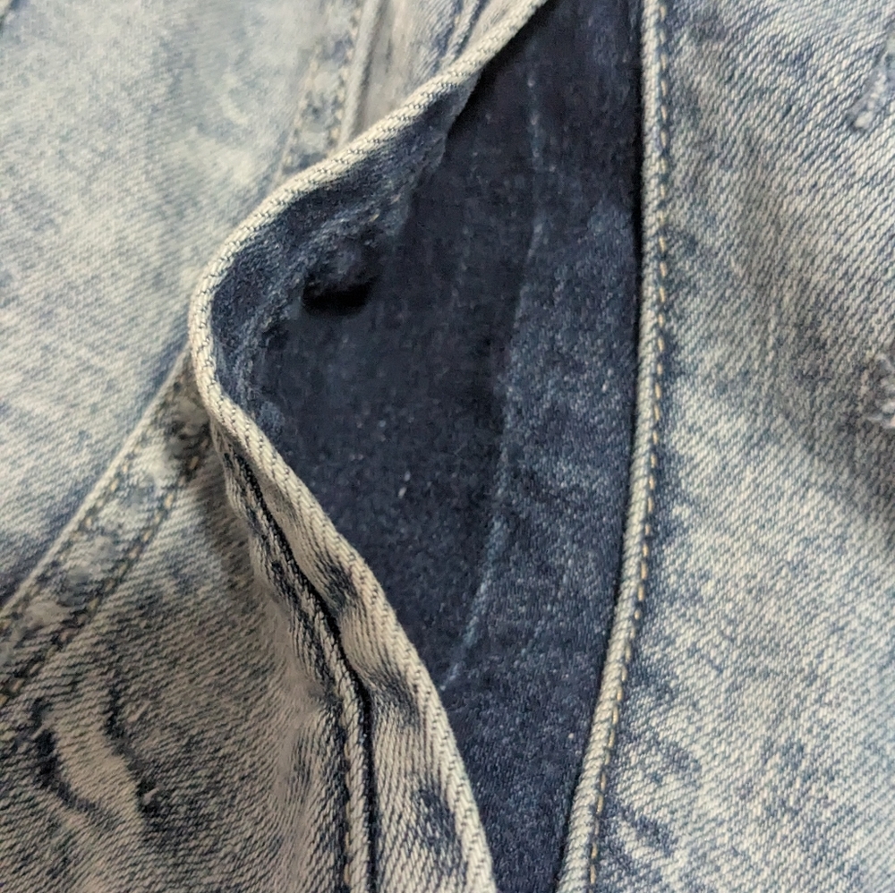 Torrid Deconstructed Trucker Denim Jacket Light Wash Distressed Size 2  18/20(5) - Picture 9 of 16
